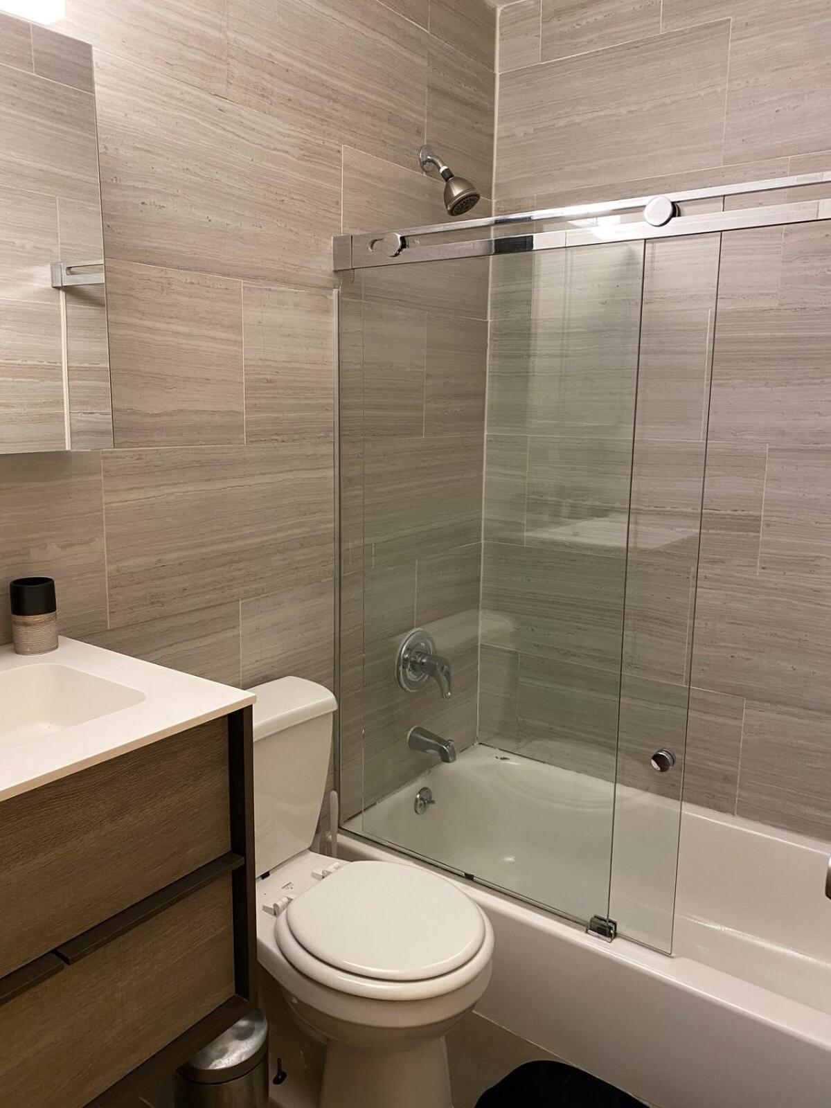 26-4b Newly Furnished 1br W D Courtyard Pangsapuri New York